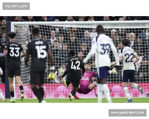 热刺逼平曼城暴露卫冕冠军防线问题,争冠形势愈发复杂 热刺逼平曼城暴露卫冕冠军防线问题,争冠形势愈发复杂